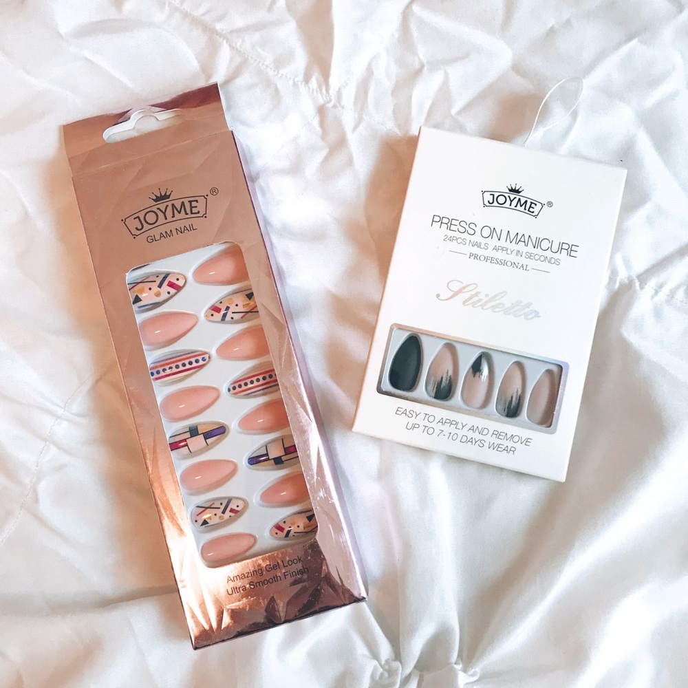 Set of 2 Glue-On/Press-On Nails